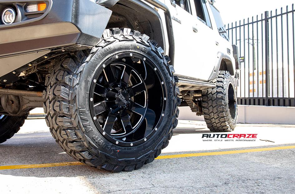 TOYOTA LANDCRUSIER MO962 GLOSS BLACK
